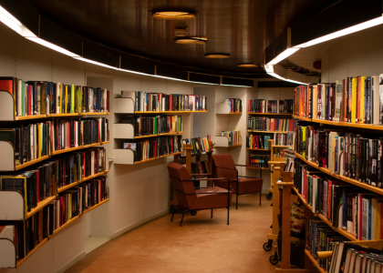 Image of curved library shelves